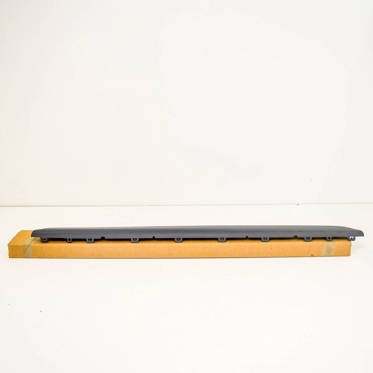 NEW BMW X5 F15 RIGHT SIDE PRIMED SILL TRIM STRIP 51777378588 