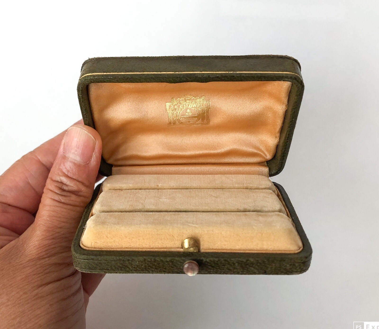 Vintage Art Deco MOP Jewelry Box with Mother-of-Pearl Buttons Cufflinks Earrings Velvet Case-image
