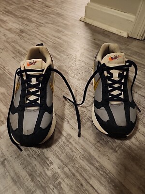 Nike Sneakers Used- Size 7