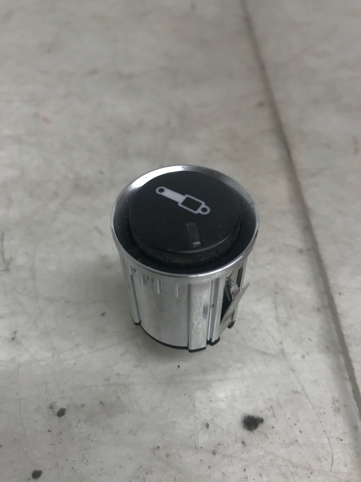 ASTON MARTIN RAPIDE ACTIVE DAMPENING SUSPENSION SWITCH BUTTON 8D33-2C418-BA OEM