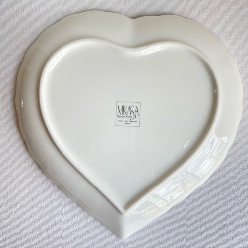 Vintage Mikasa Merry Christmas bone china scalloped heart plate with gold trim - Picture 5 of 8