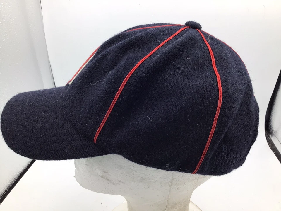 Gorra Altamont StrapBack Cuero Negro Yupoong Muestra P4 Foto 2 de 4