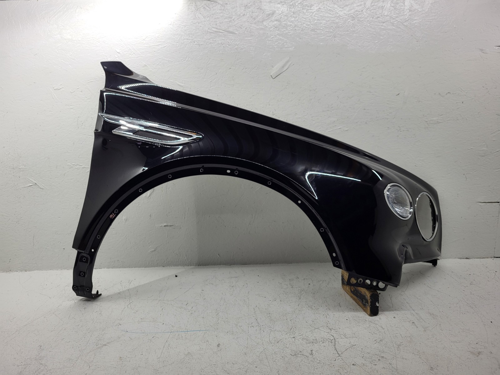 Bentley Bentayga 2021-2025 Right Fender