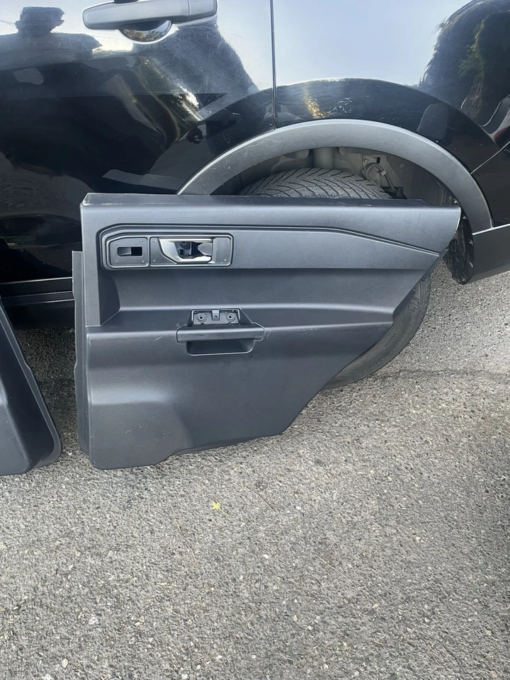 (2) Paneles de moldura de puerta trasera negros Ford Police Interceptor Utility Explorer 2024 Foto 2 de 4