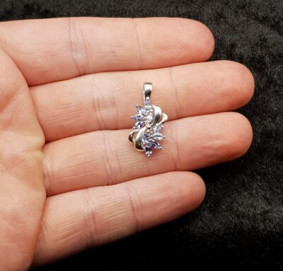 Kleiner zierlicher Sterling 925 Silber hellvioletter Edelstein Anhänger Charm 