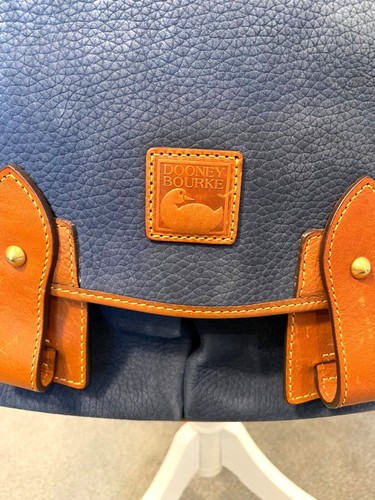 Dooney Bourke blaue Wildleder Umhängetasche Designer Handtasche hellbraun Leder rot innen - Bild 10 von 10