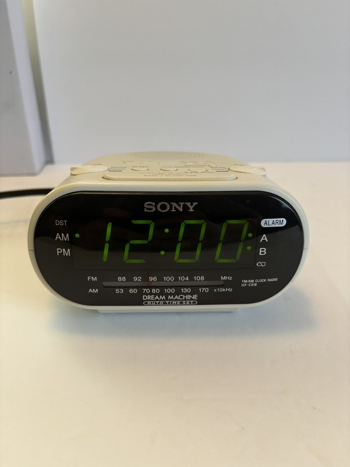 White Sony Dream Machine Duel Alarm Clock Radio ICFC318 Auto Time Set