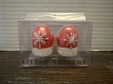 Mini Red Mitten Salt Pepper Shaker Set Amscan Ceramic Christmas Table Setting   