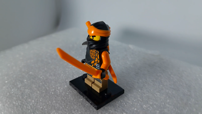 Lego Ninjago Cole (with shoulder pads) minifigure split from set