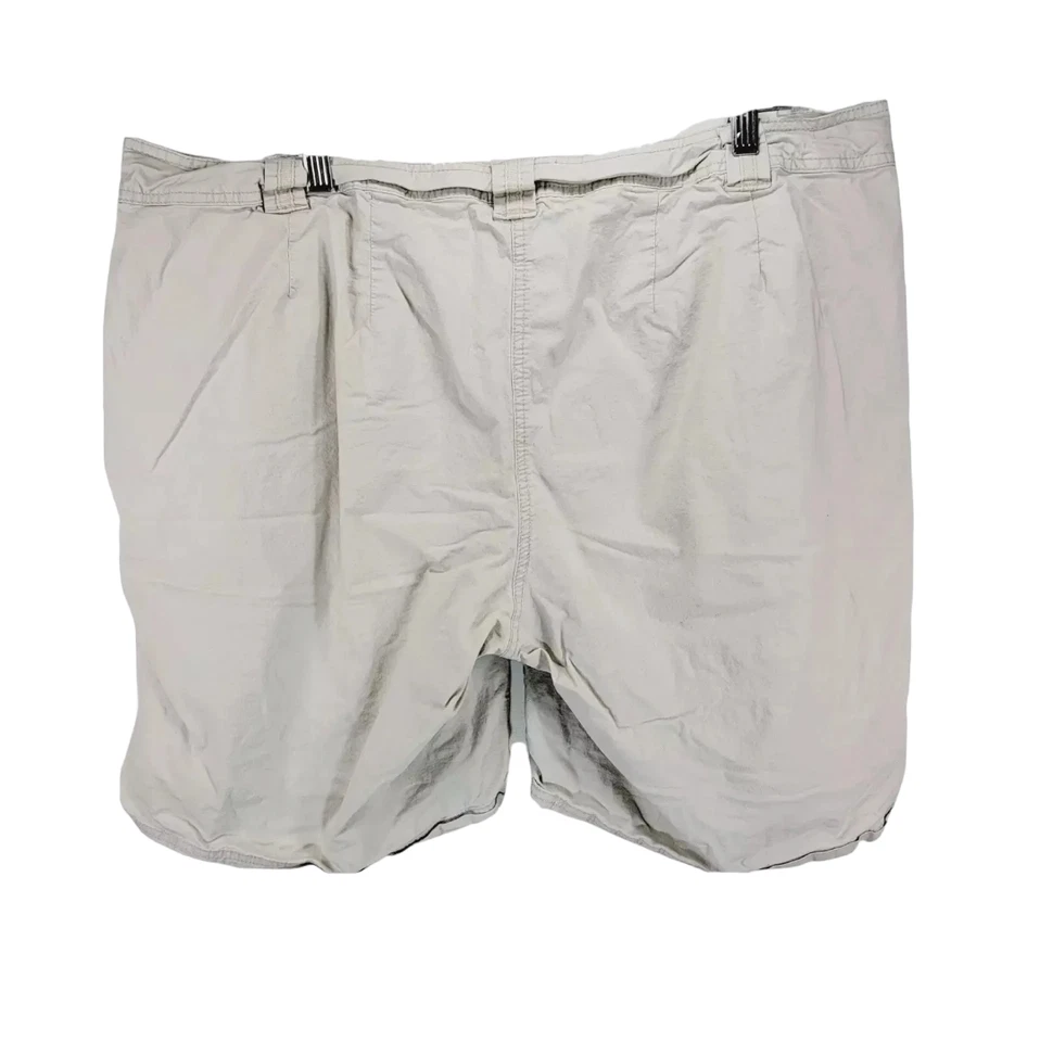 Bermuda Avenue cáqui plus size 18 bege leve feminina - Imagem 2 de 4