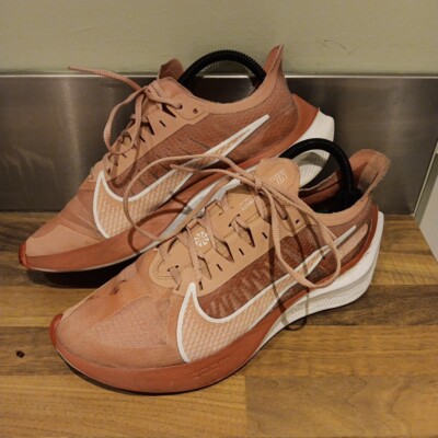 Nike Zoom Gravity Laufschuhe Größe UK7 Damen EUR41 Rosa Gebraucht