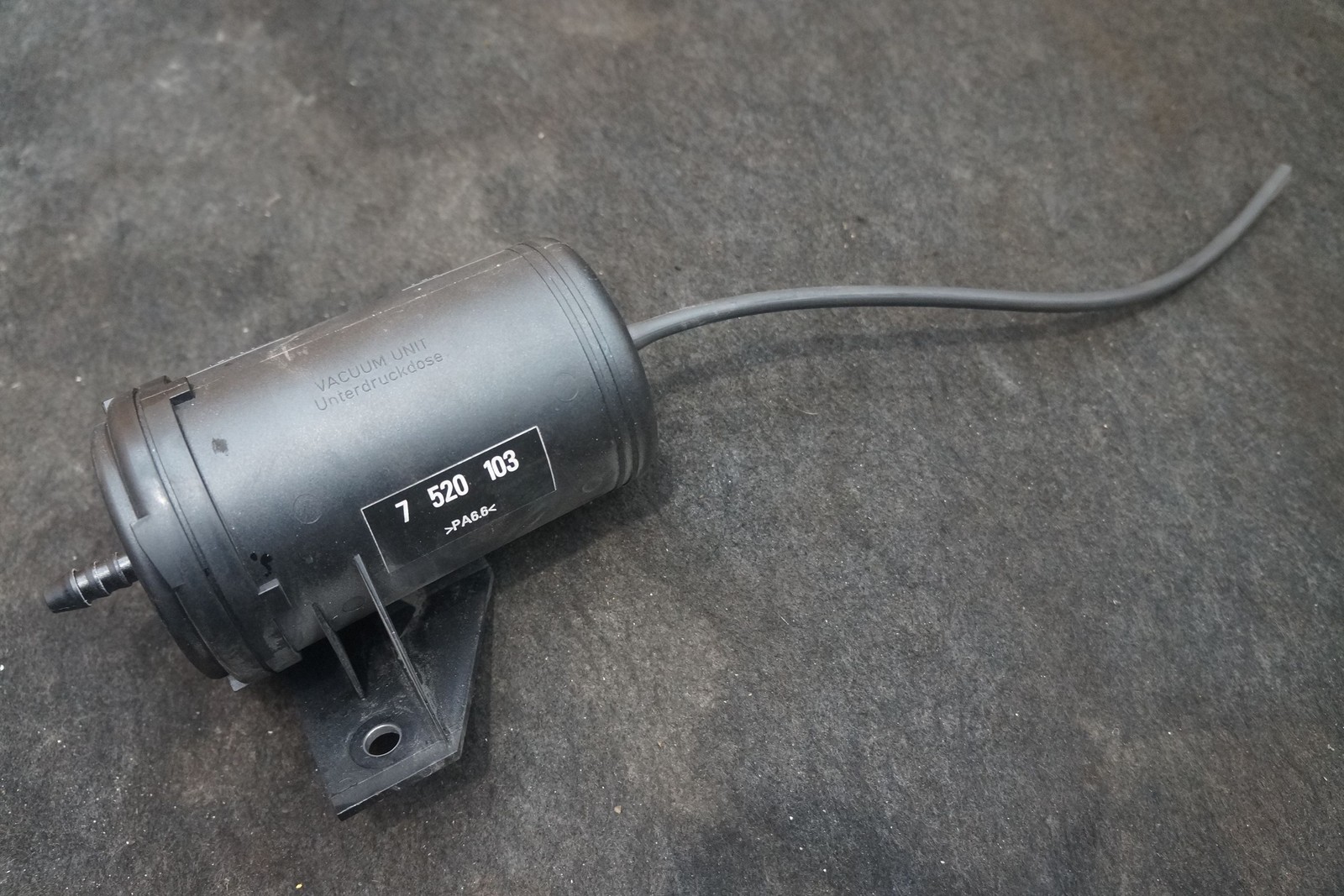 Vacuum Unit Reservoir Tank 7520103 OEM Rolls Royce Phantom 2004