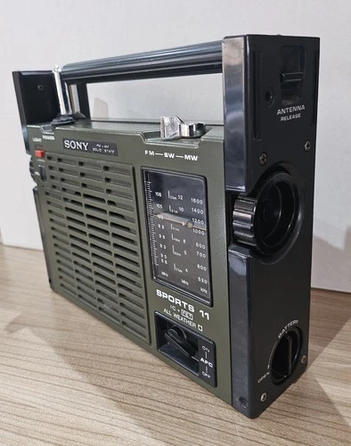 Sony ICF - 111B Sports 11 Allwetter Radio -Vintage- - Bild 3 von 5 Sony ICF - 111B Sports 11 Allwetter Radio -Vintage- - Bild 3 von 5