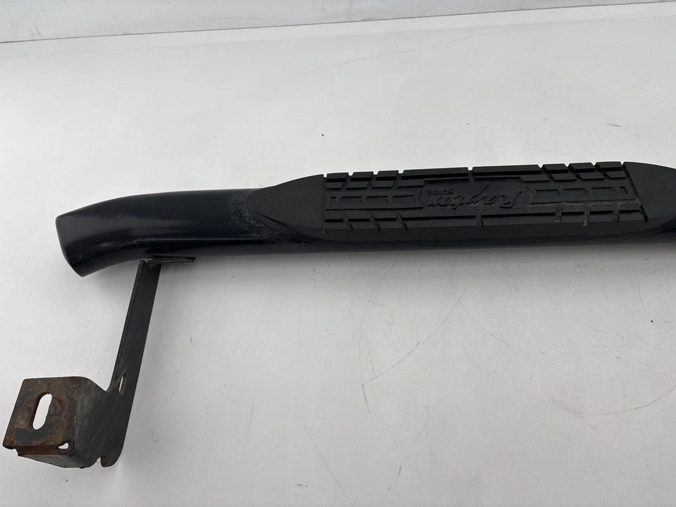 Chevrolet Silverado 1500 2002-2007 estribo delantero derecho OEM Foto 3 de 4