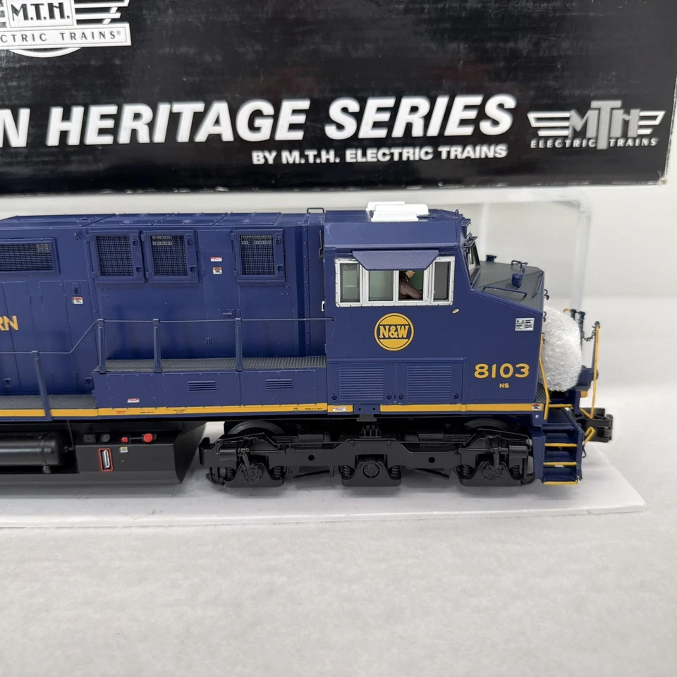 MTH Premier NS Heritage 20-20276-3 Norfolk & Western Non-Powered ES44AC O Used - Image 3 of 4