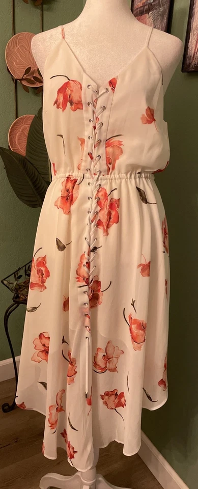 全新带标签高级嬉皮前系带花卉丝绸连衣裙,尺寸 M — 第 2/4 张图片