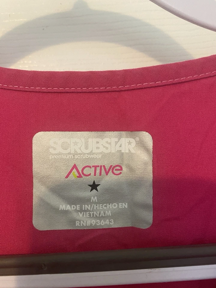 Scrubstar Women’s Hot Pink Light Pink Stretch Mock Wrap Medium Scrub Top - Imagem 2 de 4