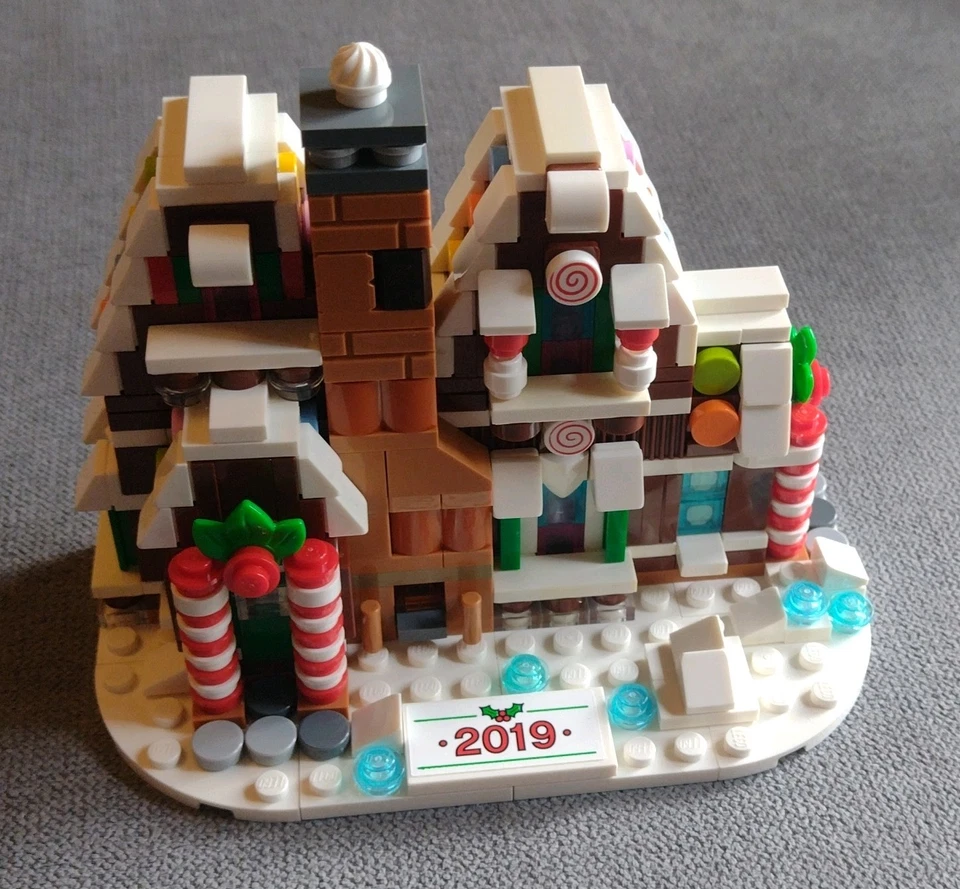 LEGO 40337 Mini Gingerbread House, photo 3 of 5