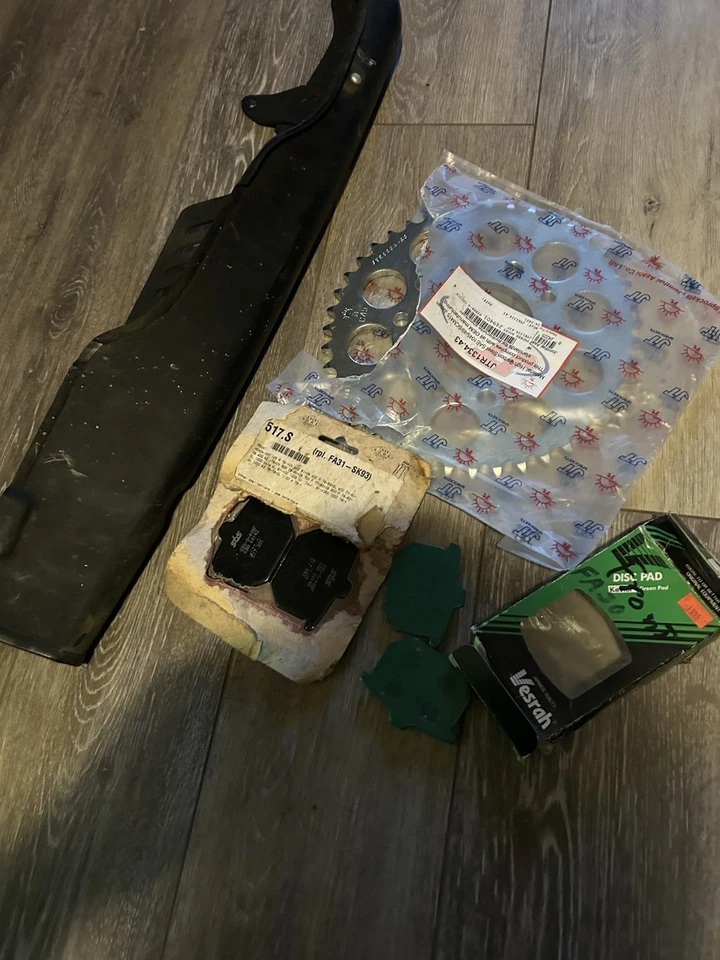 79-82 Honda Cbx 1000 Supersport Piñón, Cubierta de Cadena, Combo Pastillas de Freno Delanteras Foto 3 de 4