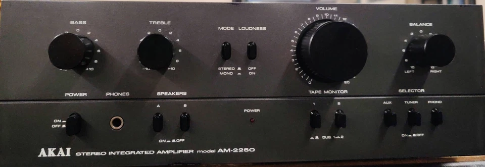 Amplificatore AKAI AM2250 - Immagine 2 di 4