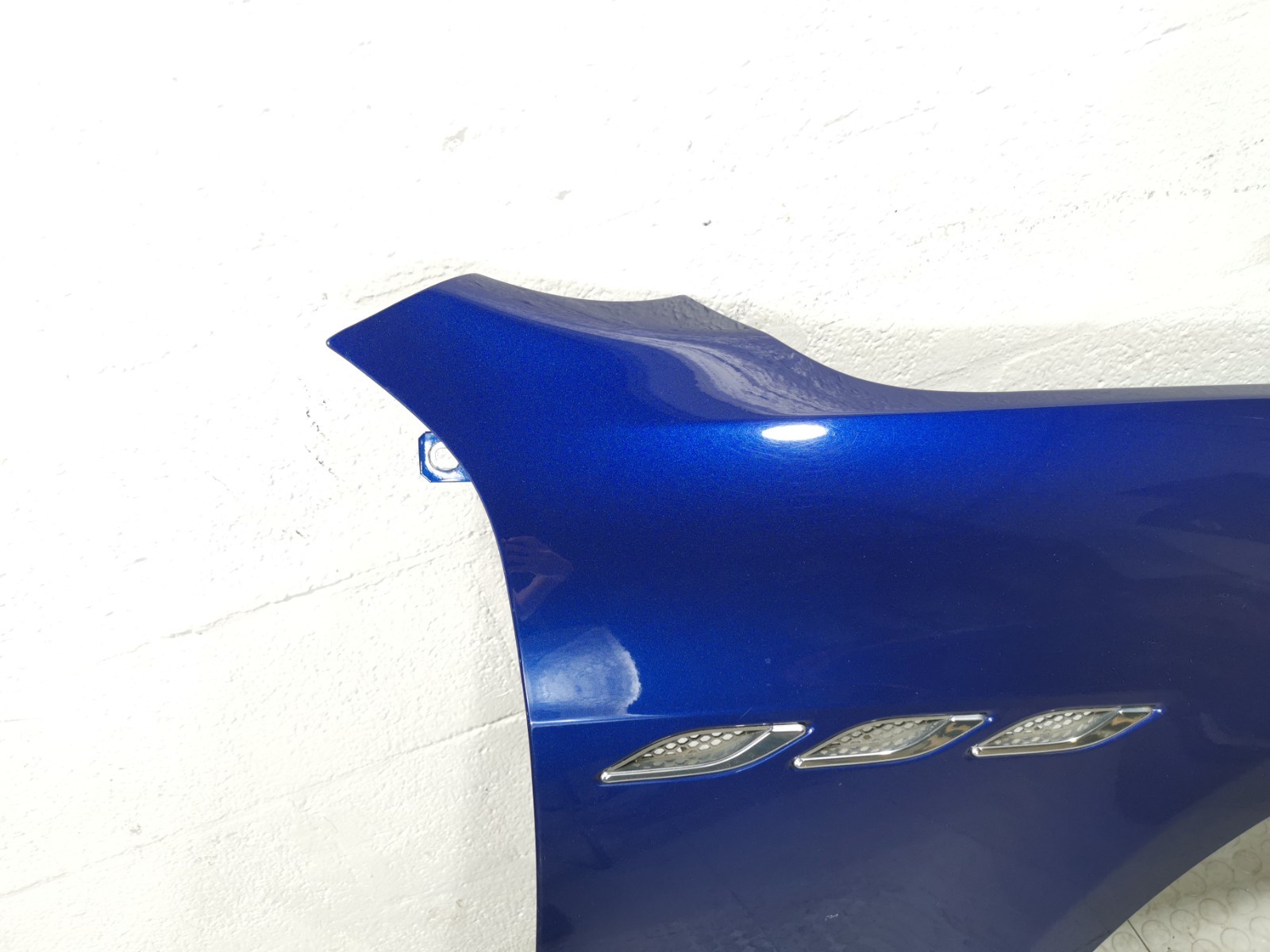 Maserati Ghibli 2014 FRONT+RIGHT Fender