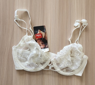 Triumph Pretty Emotion Wired Bra. Cream 32B