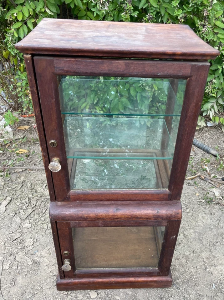 Gabinete de curiosidades de madera antiguo ZS Shabby Chic con estantes de vidrio y perillas de vidrio Foto 3 de 4