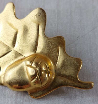 Broche Vintage Ines De La Fressange - Motif Feuille En Métal Doré - Occasion
