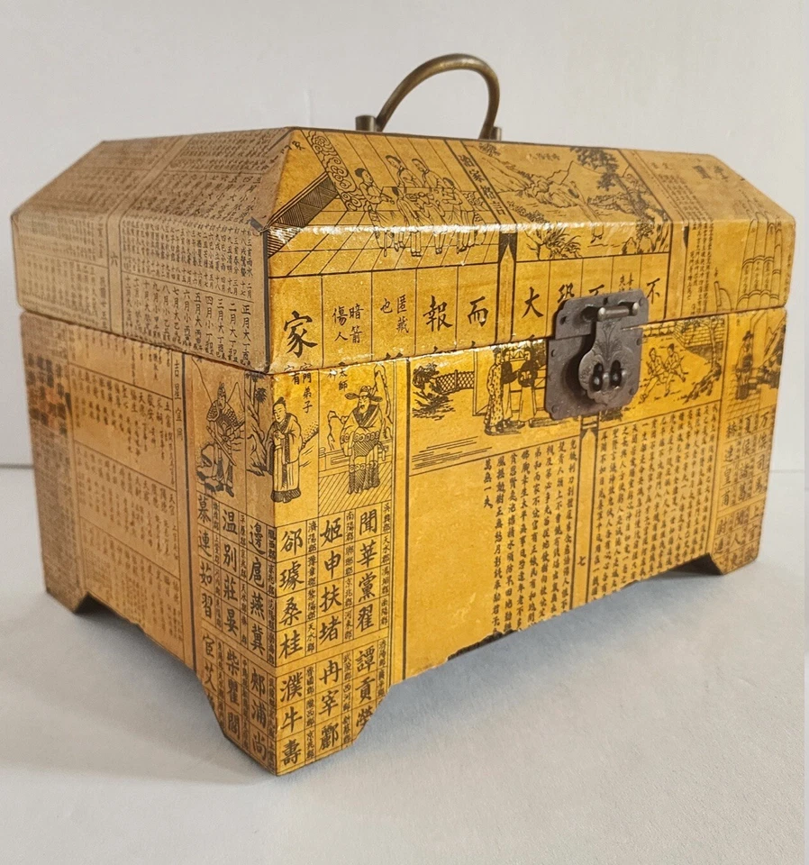 Antigua caja de recuerdo decorada con caligrafía lacada Foto 2 de 3