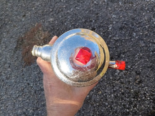 Chrome Stainless art deco Vtg cocktail shaker cherry red Lucite Bakelite Handle - Picture 7 of 10