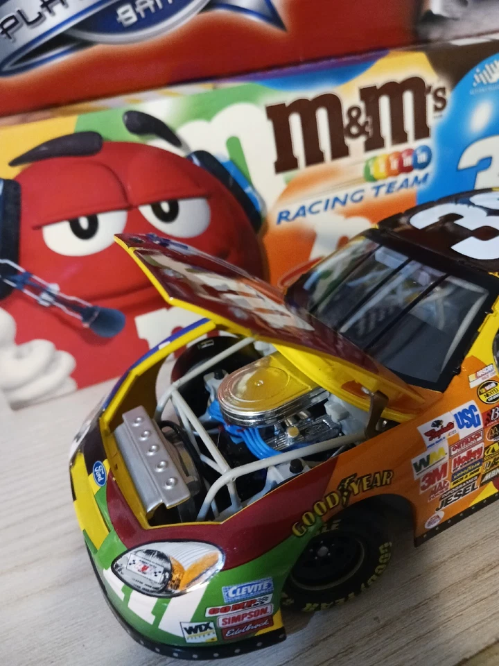 Acción NASCAR M&M's Racing Team Elliott Sadler 2004 Taurus 1:24 Banco 1 de 360 Foto 2 de 4