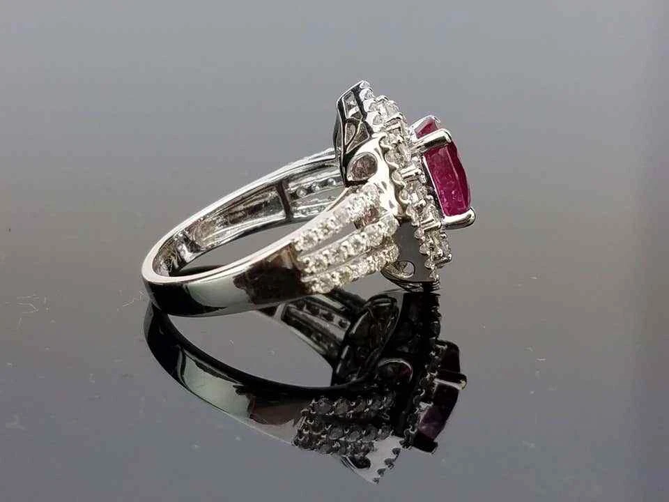 Vivid Pink Oval Cut Natural 2.45CT Ruby Cluster Design With Shiny Clear CZ Ring - Image 3 of 4