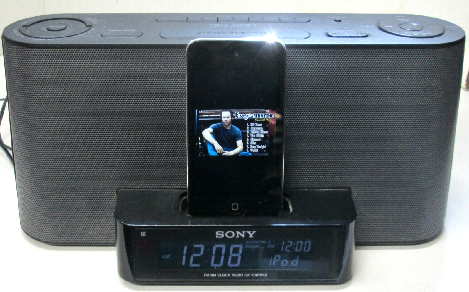 Sony ICF-C1PMK2 Black AM/FM/iPod Dock with iPod Touch