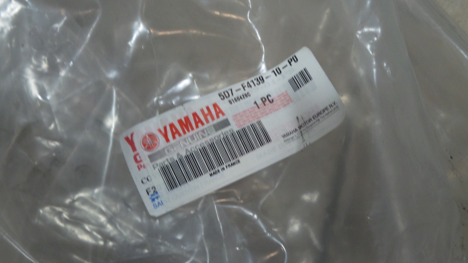 YAMAHA MT 125 RIGHT TANK COVER GENUINE LOOK MY PICTURES PLEASE