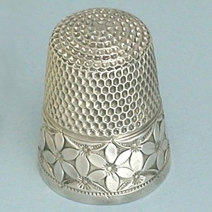 Antique Sterling Silver Daisies Thimble by Simons Brothers * Circa 1920s