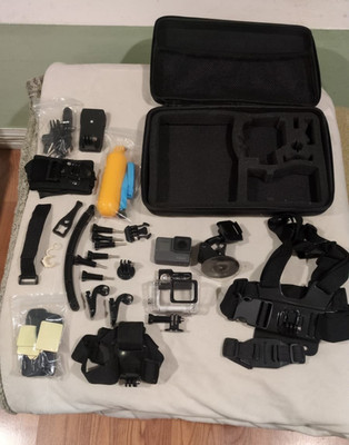 4K Ultra HD Waterproof Black GoPro HERO 5 Video Camera  + Accessories ...NO LCD!
