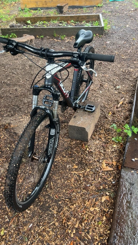 Scott Scale 30 Carbon Hardtail Mountain Bike, photo 3 of 5