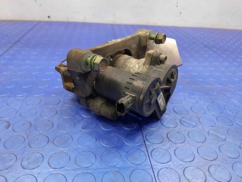 Conjunto de pinza de freno trasera Subaru Outback 20-24 lado derecho del pasajero OEM Foto 2 de 4