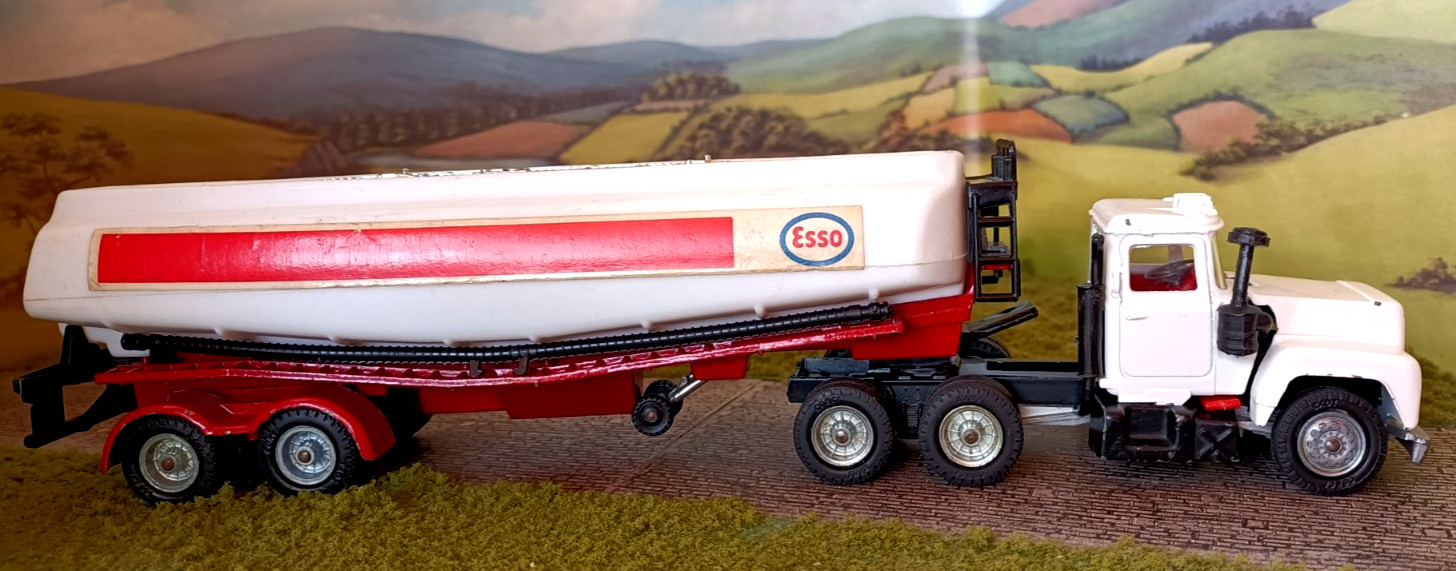 Corgi 1152, Mack Truck - Free Price Guide & Review