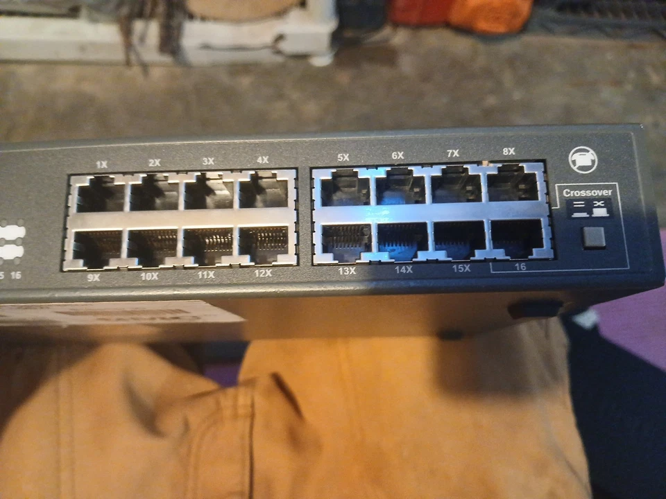 SMC 1016DT, EZ Switch 16 Port 10/100 Network Switch, (EZNET-16SW) Pre-Owned - Image 2 of 4