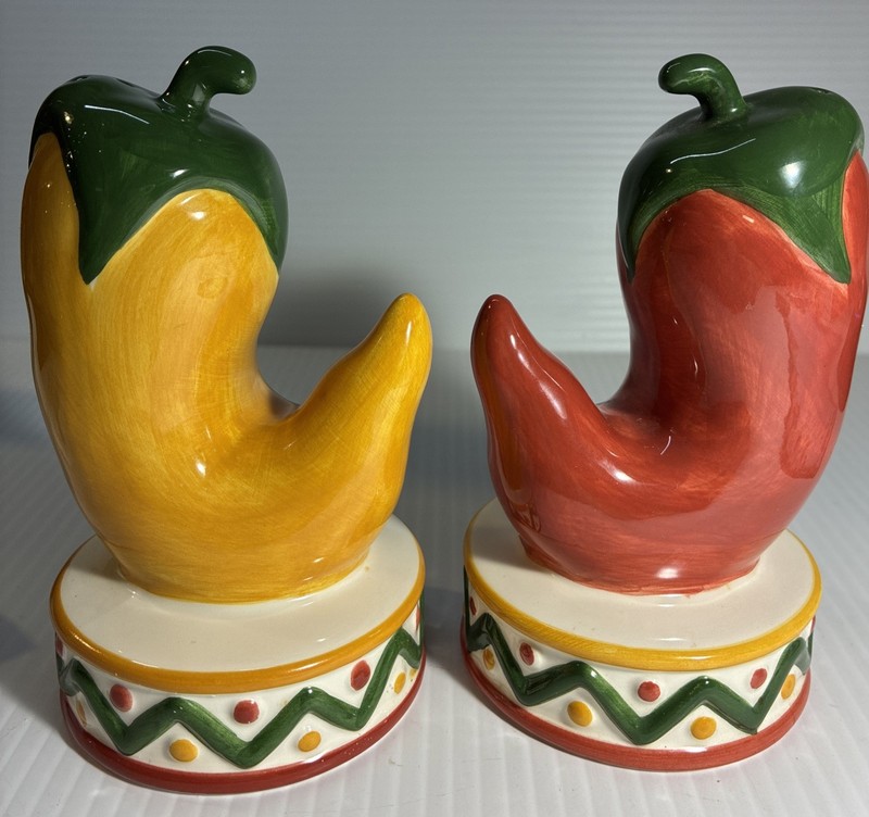 Chili Peppers Salt & Pepper Shakers Clay Art Home Decorative Kitchen Figurines