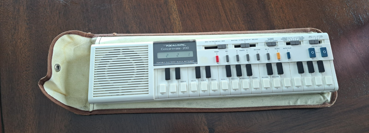 Realistic Concertmate 200 Electronic Keyboard Synthesizer Vintage