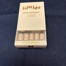 New Red Aspen Winnie's in White Sands Short Square Sand Nail Dashes Press On