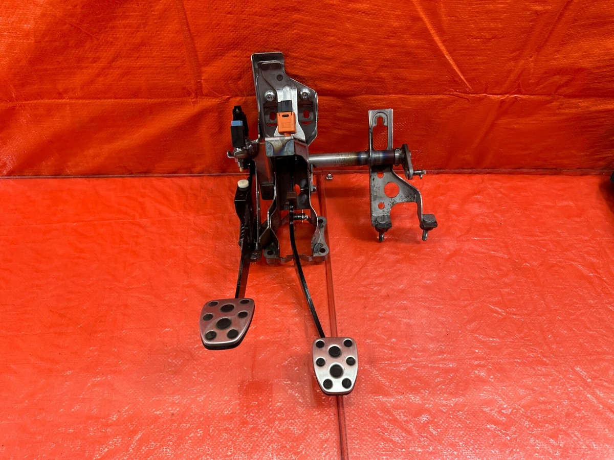 15-21 SUBARU WRX & STI - PEDAL SET - BRAKE & CLUTCH PEDALS - OEM