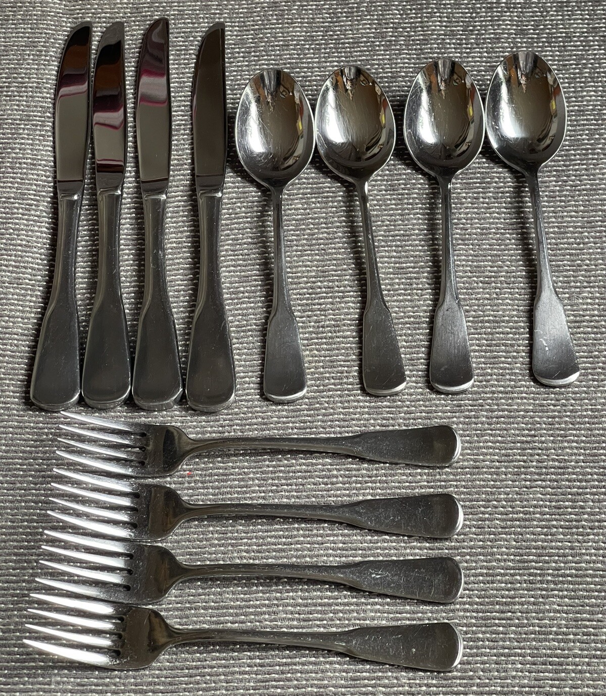 Oneida Yankee Clipper 18/8 Stainless Flatware Set for 4 Place Settings