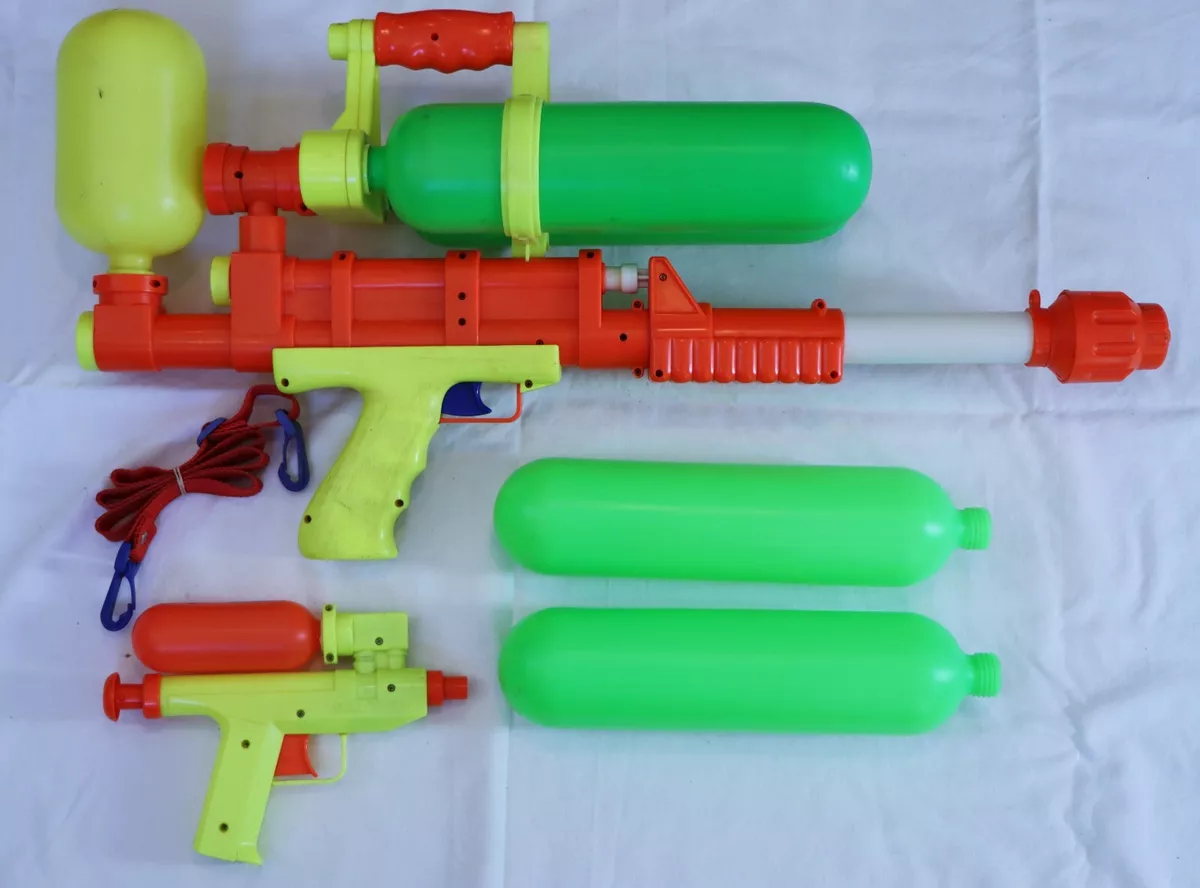 Vintage Larami Super Soaker 200 Pistol Toy Water Squirt Guns