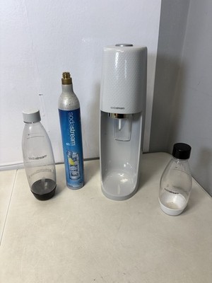 SodaStream Sprudelgetränkebereiter Maschine Grau mit 2 Flaschen & Co2 Kanister (leer)