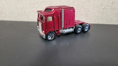Hot Wheels 1/64 Thunder Roller from 1997 Vintage Blackwalls  Semi Truck Diecast