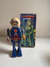 Vintage MS 426 Mechanical Astronaut Robot Tin Space Toy Retro Collectible WORKS
