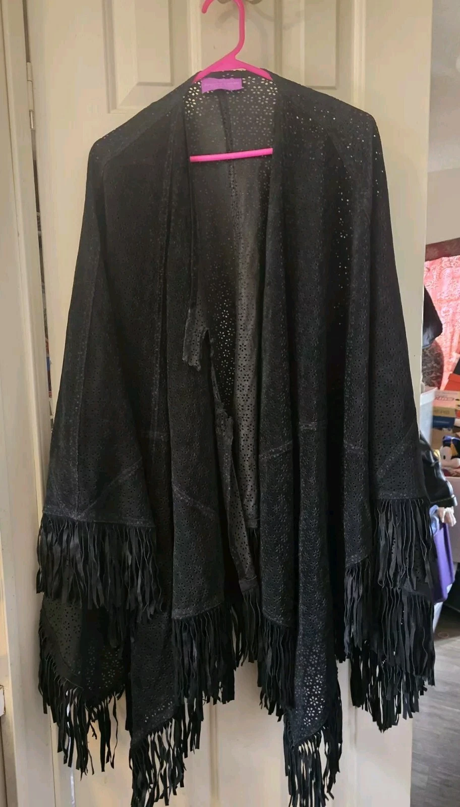 Suzanne Somers real suede Black fringe Laser Cut Flower shawl poncho READ
Opens in a new window or t